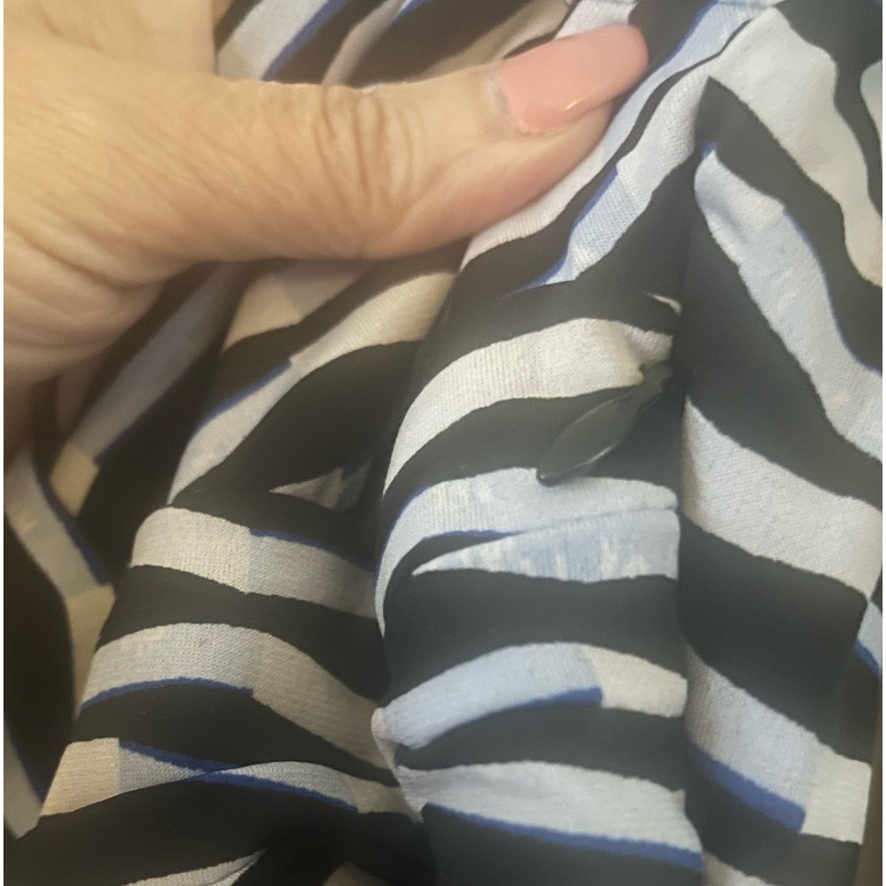 WHBM women’s top size XS.  Cute ! - Picture 6 of 6